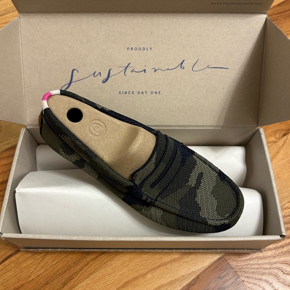 NWT- Rothys “The Driver”